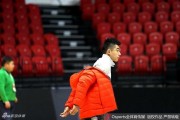 吉林男篮备战揭幕战气氛火热 “神鸟”兰德里训练场变身活宝逗乐全队