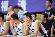 杨鸣：CBA第一帅的篮球人生，从“断腕耀京城”到“最帅教练”