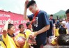 辽篮岫岩公益行 李晓旭与孩子们共筑篮球梦