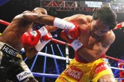 梅威瑟防守制胜点数击败帕奎奥，48战全胜一统次中量级