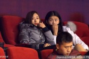 山东男篮太太团助阵，丁彦雨航女友与睢冉妻子看台斗艳