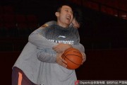山东男篮核心缺席众将挑大梁，王汝恒潘宁训练场“基情”四射