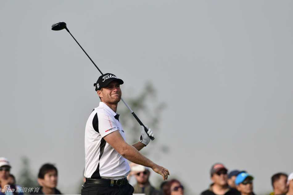 加西亚目睹击球下水后，神情中流露出深深的无奈与自省。