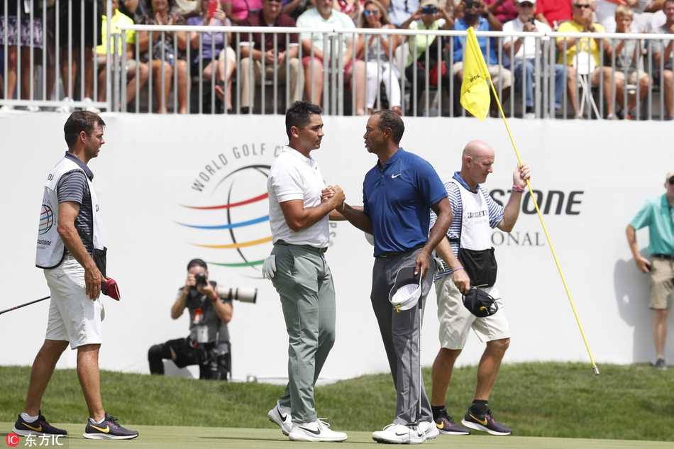 李昊桐在火石球场专注推杆，代表中国力量征战世界顶级赛场