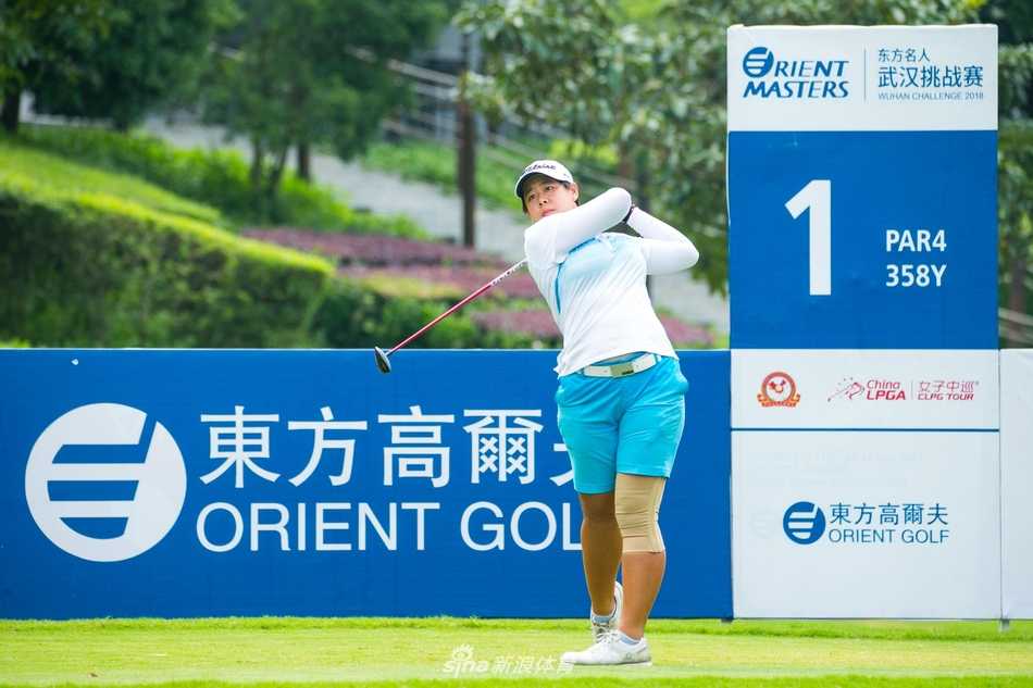 颁奖典礼现场，冠亚季军与嘉宾齐聚一堂，共享荣耀时刻