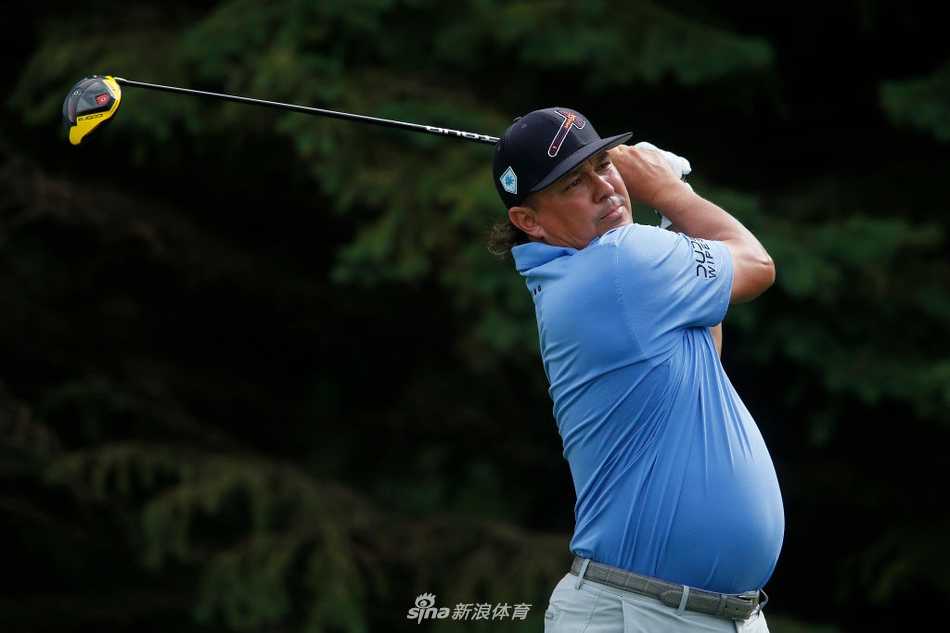 记分牌特写，清晰显示着球员姓名与成绩，皮尔西名字高居榜首，数字62格外醒目