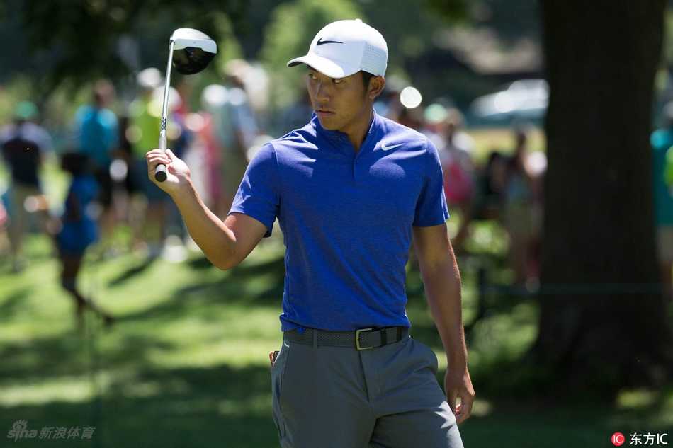 潘政琮在第三轮比赛中优雅挥杆，神情专注，正是这一轮他打出了惊艳的64杆