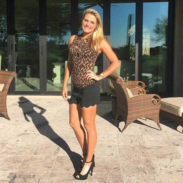 传奇赌球手泰坦尼克·汤普森的历史照片，其眼神中仿佛仍闪烁着对高难度赌局与冒险生活的执着光芒。