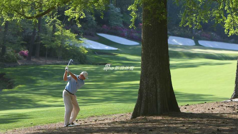 夺冠瞬间，米克尔森振臂高呼，积压多年的情绪如火山般喷薄而出。