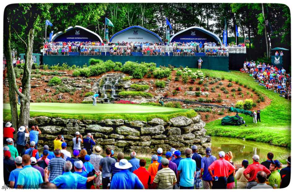 决赛轮关键时刻，球员在沙坑中救球，沙砾飞扬间展现精湛的短杆技术，每一杆都关乎冠军奖杯的最终归属。