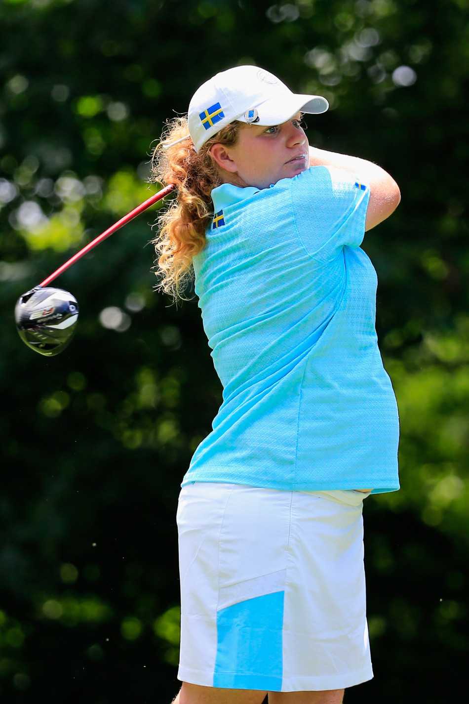 韩国名将柳萧然全神贯注凝视球路，眼神锐利如鹰隼，正在为关键一击积蓄力量。