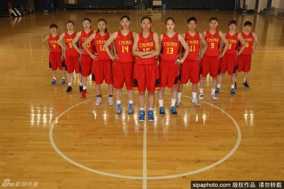 老将陈楠霸气回归自信满满，眼神中透露出第四次出征奥运的坚定与从容