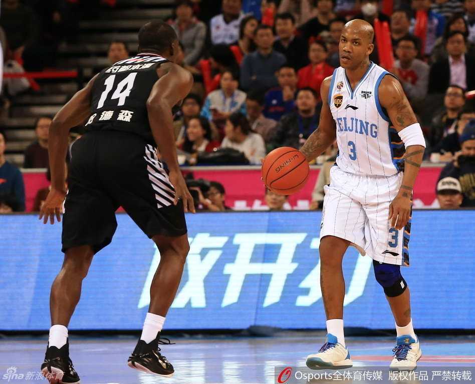 比赛胜利后，兰多夫与李晓旭用力击掌，脸上洋溢着激动的笑容