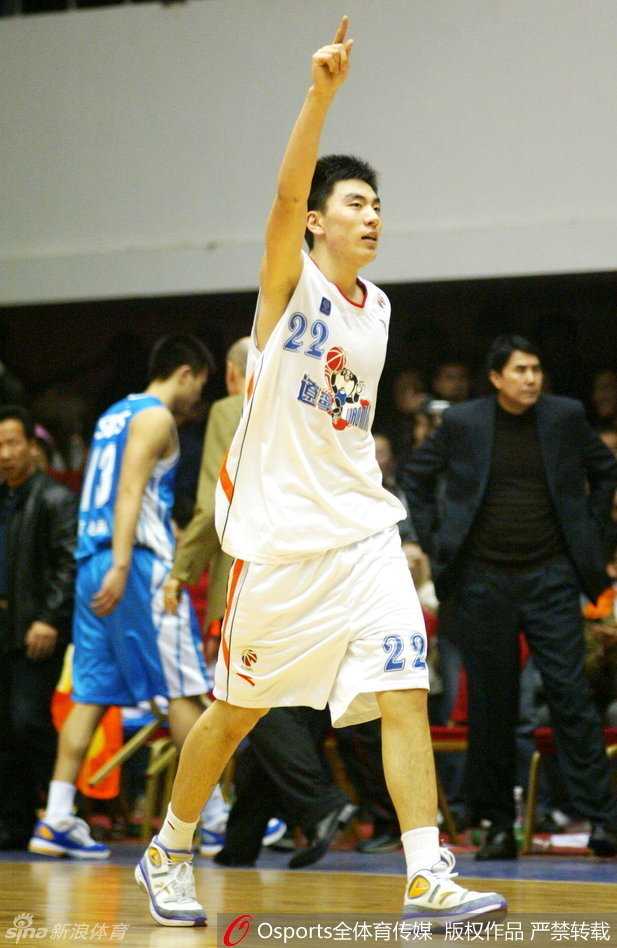 从小二到二哥的转变，李晓旭身披辽宁队22号战袍，从一个青涩少年成长为球队的中流砥柱