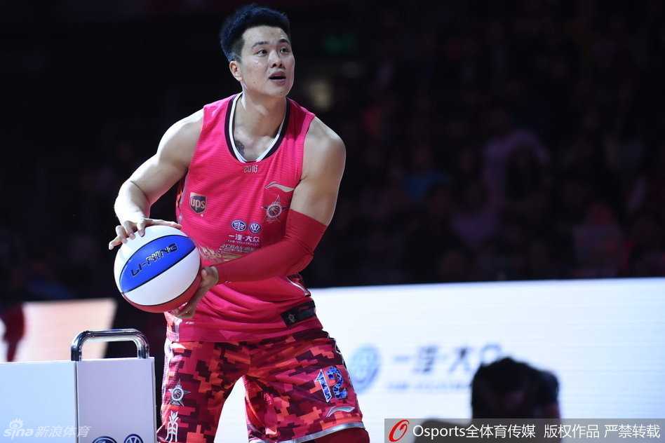 孙悦出手瞬间，篮球在空中划出弧线，可惜加赛中他的手感未能延续，遗憾错失冠军。