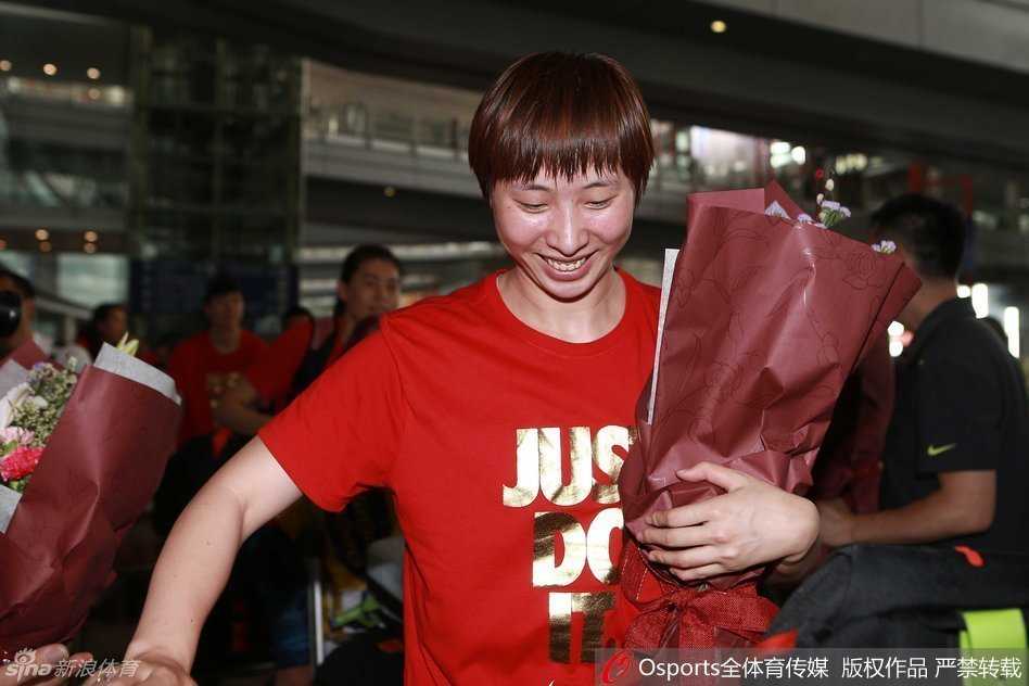 核心邵婷与主帅马赫、队员陈晓佳一同出现，师徒同心，他们将在里约奥运会上迎接美国、西班牙等世界强队的挑战。