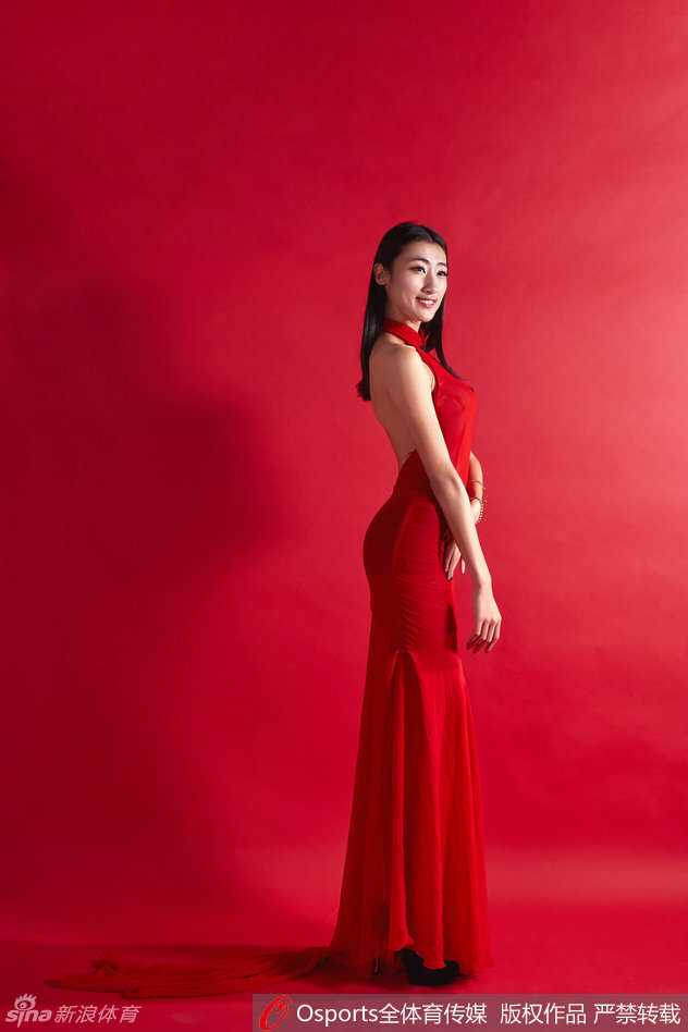 魅惑眼神电力十足 宝贝身姿曼妙演绎新年诱惑