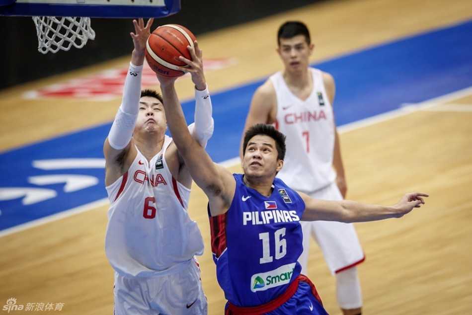 中国球员们筑起铜墙铁壁，用密不透风的团队防守，让对手的每一次进攻都无功而返