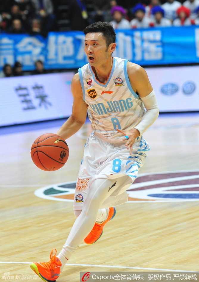 周琦长臂舒展，排球大帽送给对手，他的存在就是禁飞区最好的代名词。