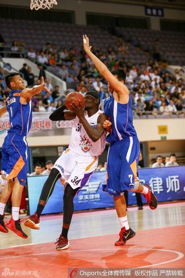 赛后，陕西信达球员们围在一起庆祝这场来之不易的大胜，每个人的脸上都洋溢着两连胜的喜悦。