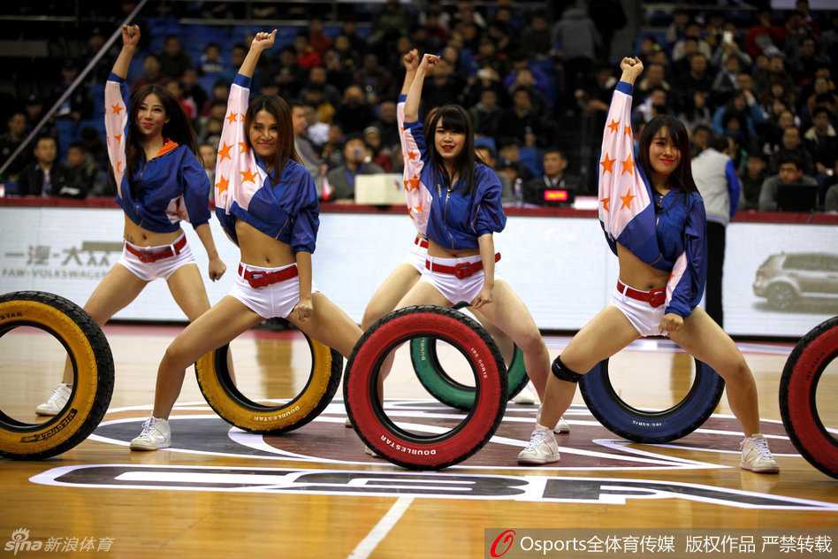 舞蹈达到高潮，宝贝们完全沉浸在音乐中，她们用尽全力投入每一个节拍，即使挥汗如雨，脸上依然保持着灿烂的笑容。