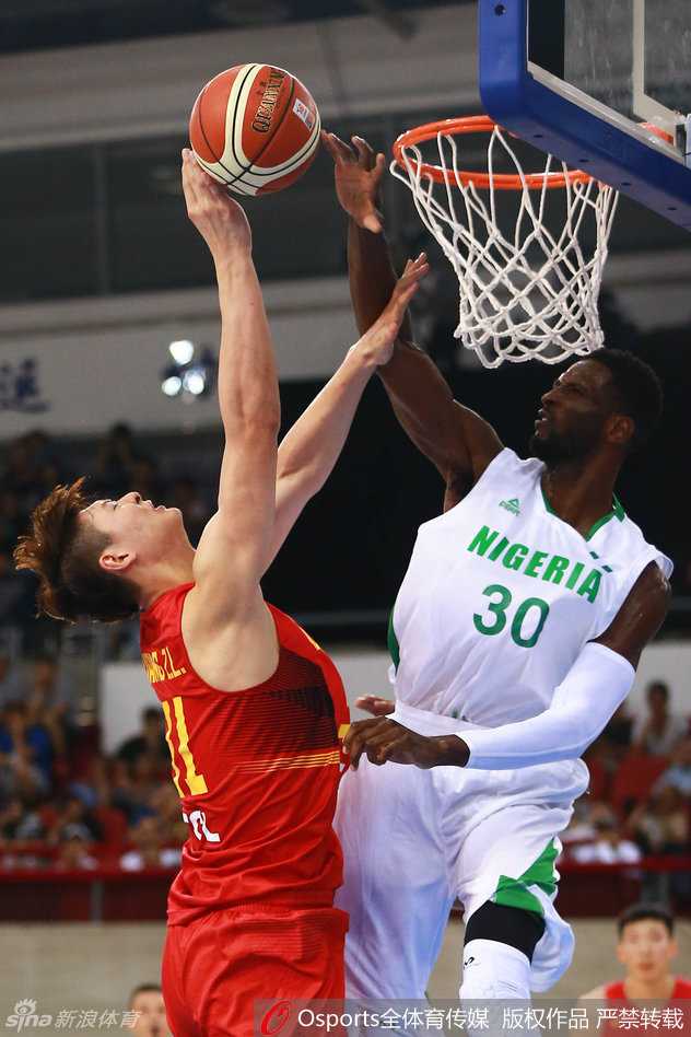 赵继伟伤愈回归后持球组织，指尖运球指挥全场跑位