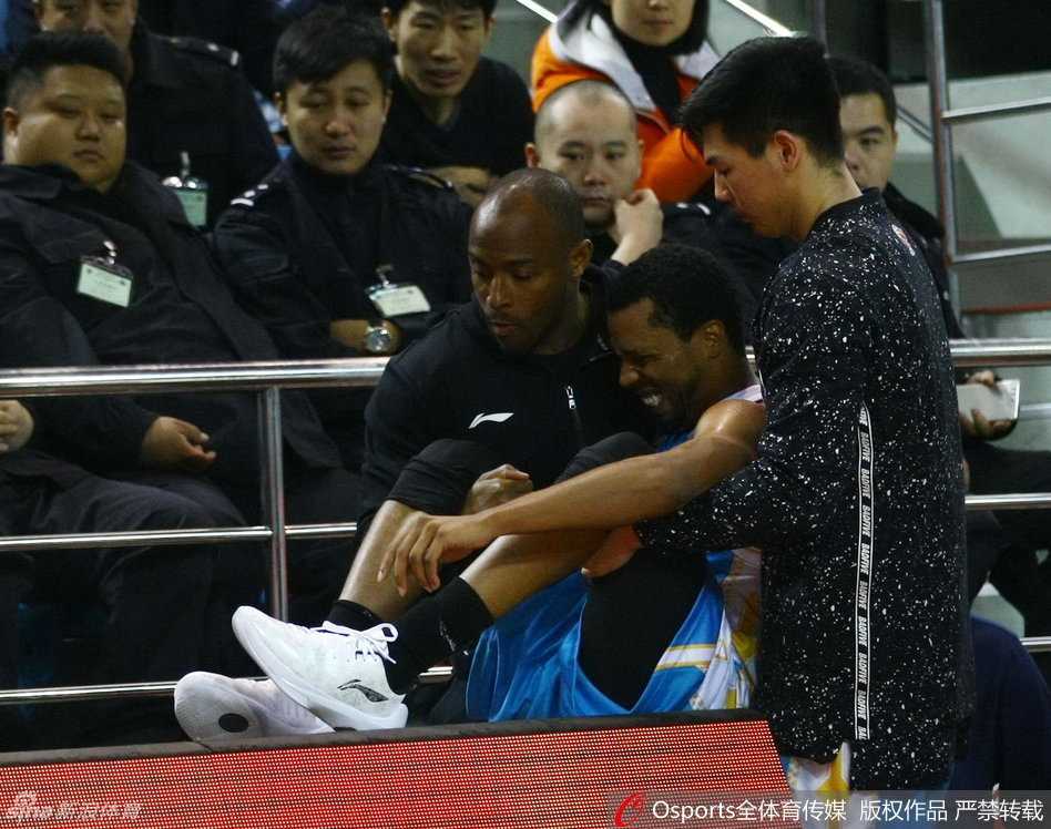 年少成名的特尔费尔在高中时期就已名震全美，他带着与生俱来的街球基因和全美球迷的期盼，眼神中满是对未来NBA舞台的无限憧憬。