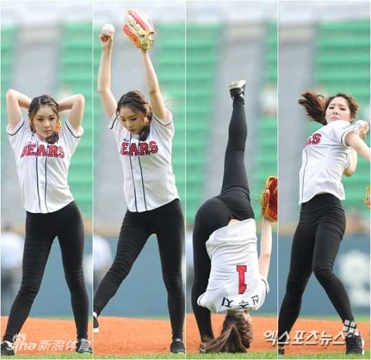 变身篮球宝贝的申秀智身着亮眼队服在场边热舞，活力四射的笑容与动感身姿成为赛场一道靓丽的风景线