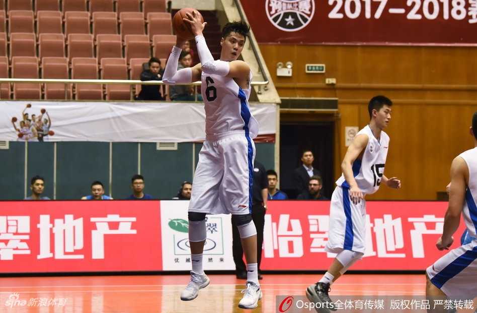 比赛结束的哨声吹响，贺天举低头走向场边，脸上写满了不甘。虽然输掉了比赛，但这次复出战的意义远大于胜负本身，他的篮球故事仍将继续书写。