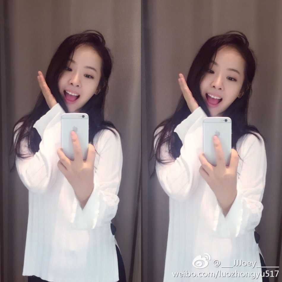 近距离特写镜头下，孙桐林女友皮肤白皙细腻，五官精致立体，眼神清澈如水，清纯气质扑面而来