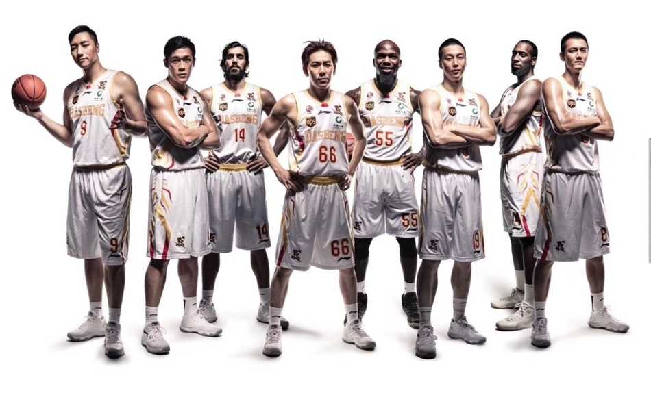 大唐内线擎天柱，镇守篮下气定神闲，身披战袍目光如炬。