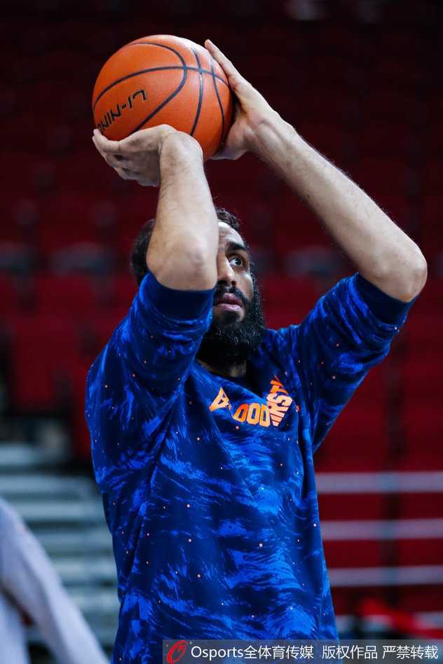 哈达迪内线要位，强硬背打，防守球员难以阻挡