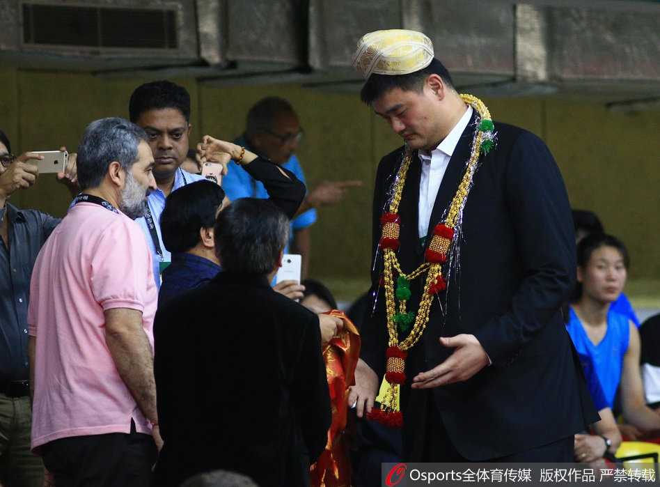 核心邵婷如利刃般持球杀入日本队防线，她脚步灵动，在空中与防守球员发生身体接触后依然稳稳将球抛出。此役她贡献全队最高的16分和5次助攻。