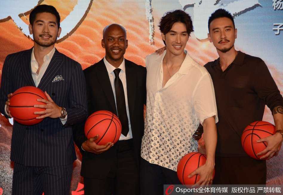 马布里在发布会现场露出标志性的灿烂笑容，身在北京多年的他早已融入这里，这一次他将以电影的形式讲述自己的中国故事。