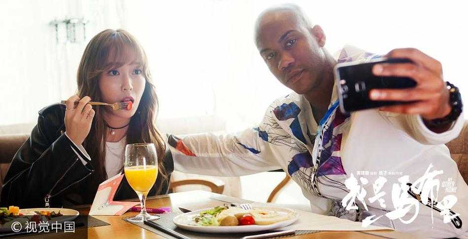 独狼不独行,热血铸辉煌:电影我是马布里背后的汗水与兄弟情 电影《我是马布里》片场,马布里身着训练服,眼神中透露出坚毅与思索,背景中模糊的队友身影,预示着一场关于信任与荣耀的团队战役即将打响。