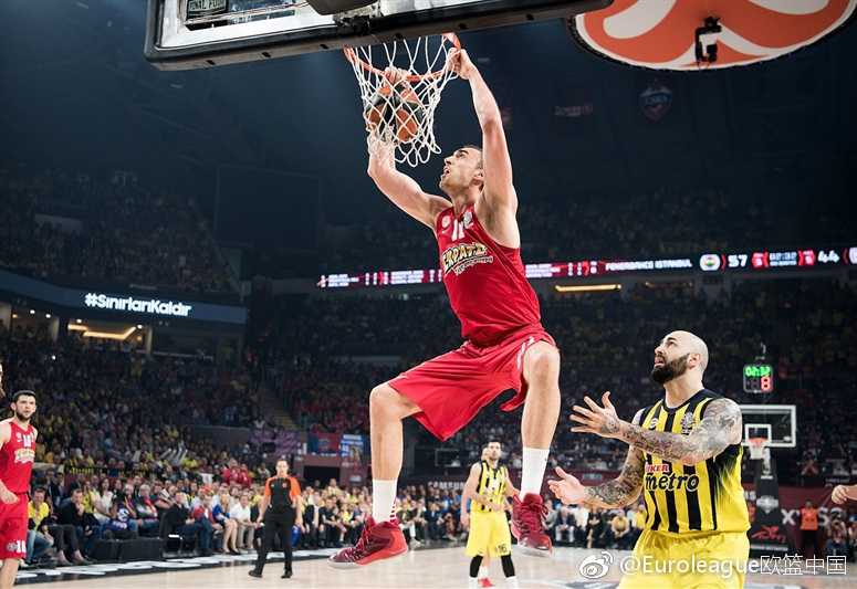 路易吉·达托梅成为下半场的奇兵，他里突外投，用关键的10分帮助费内巴切一举拉开比分，这位意大利炮手用精准的射击轰塌了对手的防线。