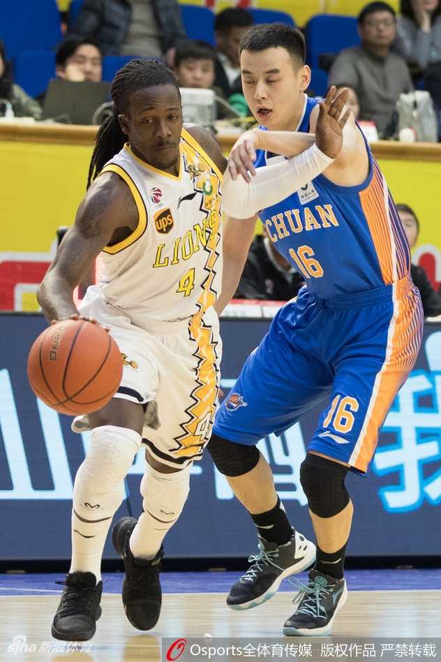 福特森率队狂飙,广厦主场酣畅复仇四川 宝岛老将林志杰弯弓搭箭,三分线外手起刀落,用标志性的投篮为广厦稳住阵脚,诠释老将价值