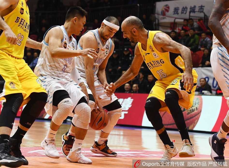 加时赛中，西热力江张手命中关键三分后握拳怒吼，红山体育馆的地板似乎都因他的激情而震颤。