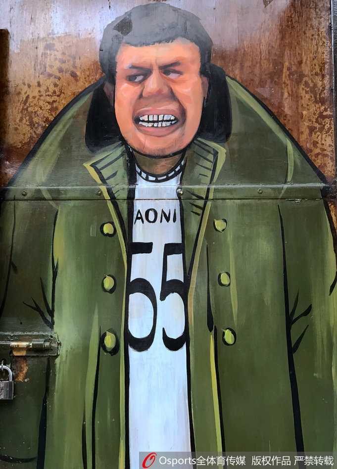 辽篮众将化身街头漫画英雄,大韩板砖小旭酒瓶演绎社会人儿 杨鸣裹着围脖眼神犀利,即便是街头漫画也难掩队长颜值担当的风采与冷峻