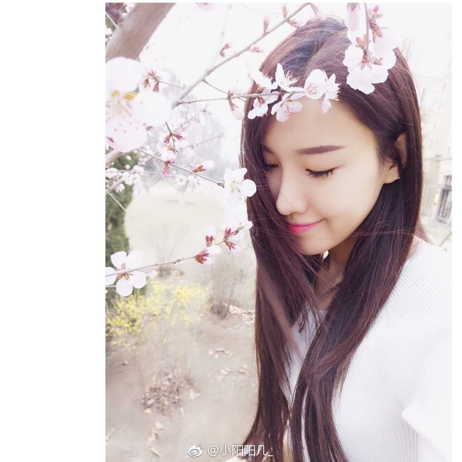 马阳阳晒出学习珠宝鉴定的工作照，专注的神情透露出她对专业的执着与热爱