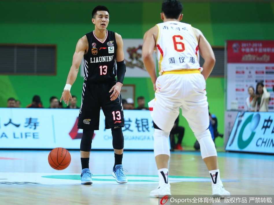 奇兵郭一飞底角出手三分，篮球划过完美弧线空心入网，他在第三节单节命中了五记三分球，震惊全场。