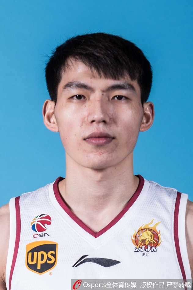 青春风暴登陆杭城 浙江稠州银行新赛季写真全记录 队长吴前身着新赛季战袍,眼神坚毅如炬,仿佛要将整个滨江体育馆的灯光都点燃。