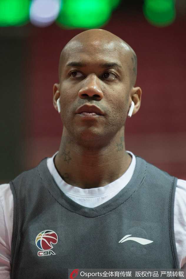 马布里领衔北控蓄势待发,京城新篇章静待CBA新赛季检验 北控男篮的备战训练中,马布里进行持球推进练习,速度与力量依旧不减当年。