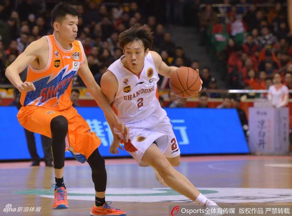 睢冉如猎豹般贴防弗雷戴特，窒息式的防守让寂寞大神面露难色