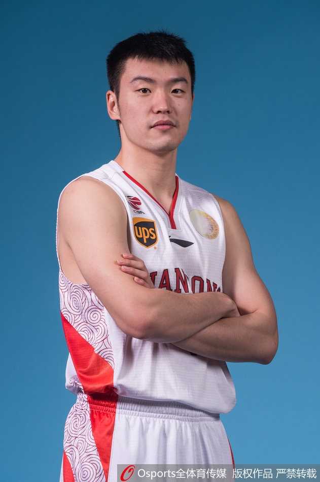 内线悍将陶汉林蓄势待发，人称‘中国小鲨鱼’的他将是山东禁区最坚实的屏障。