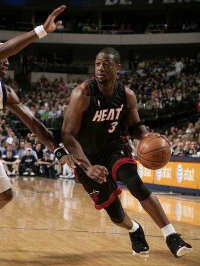 三巨头94-88逆转湖人终结八连胜 三巨头94-88逆转湖人终结八连胜