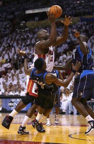 三巨头94-88逆转湖人终结八连胜 三巨头94-88逆转湖人终结八连胜