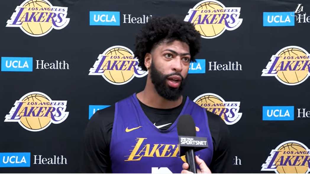 中国男足0-2喀麦隆：邵佳一遭遇执教首败