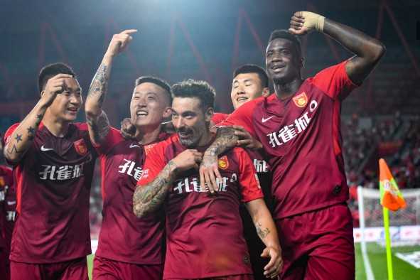 中超-董学升7分钟造3球导演逆转 华夏幸福主场3-2力克大连一方 中超-董学升7分钟造3球导演逆转 华夏幸福主场3-2力克大连一方