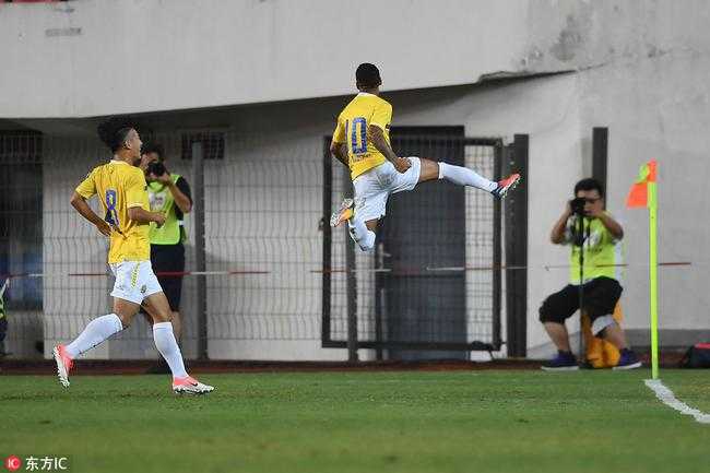 标题:足协杯-比罗比罗双响,申鑫2-1苏宁总分4-3闯入四强(30字) 标题:足协杯-比罗比罗双响,申鑫2-1苏宁总分4-3闯入四强(30字)